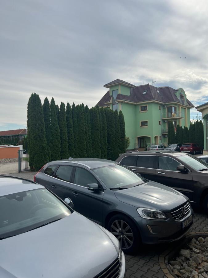 Pensionbb Veľký Meder Buitenkant foto